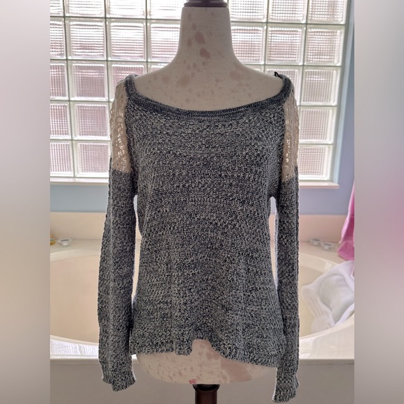 M - Pink Rose Sweater - Picture 1 of 11